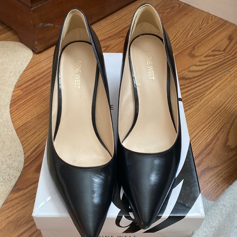 Nine West black pumps